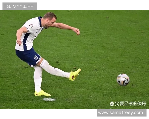 英格兰男足捧起欧洲杯,成功实现卫冕梦想